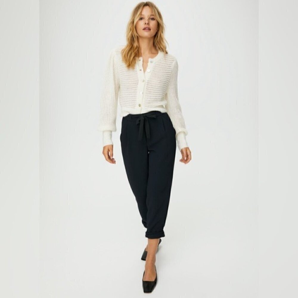 Aritzia Wilfred Allant Pant black crepe cropped lightweight trousers size 4